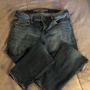 Mid-rise American Eagle stretch jeans